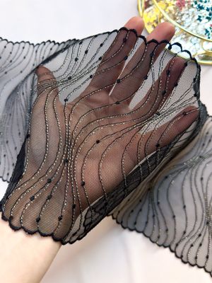 Schwarze bestickte Spitzenborte mit goldfarbenem Metallicfaden