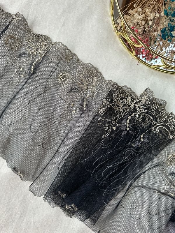 Pizzo Ricamato Non Elastico Grigio Scuro con Ricamo Floreale Beige