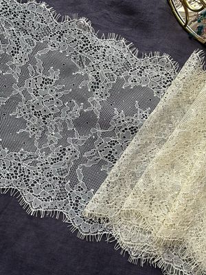 pizzo Chantilly color champagne con bordo cigliato