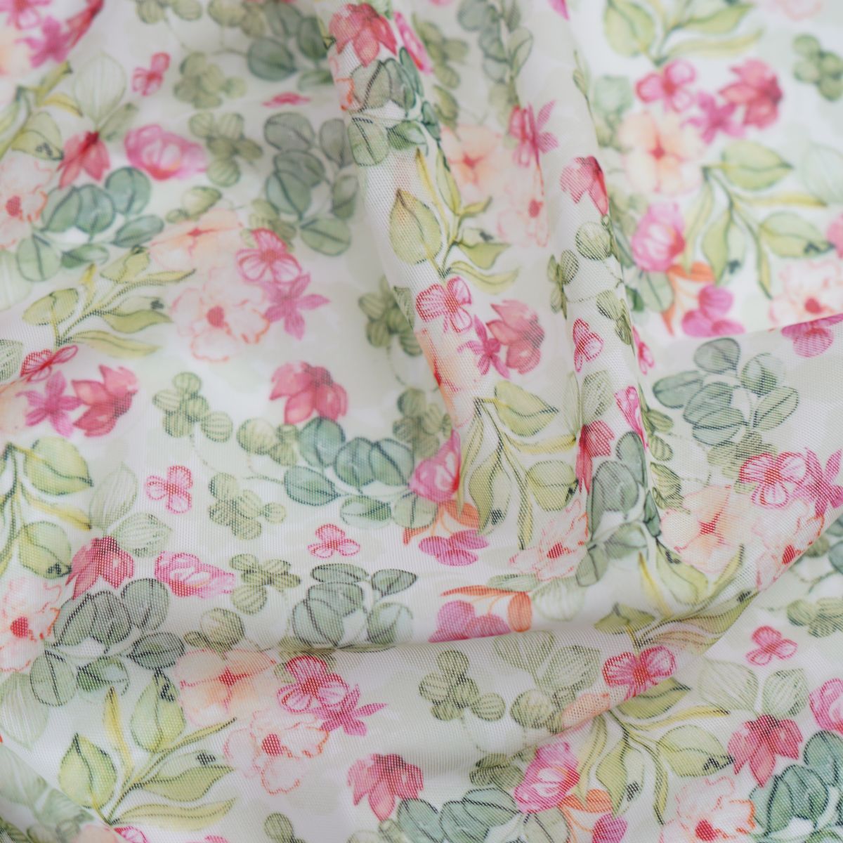 Printed stretch mesh with a pattern