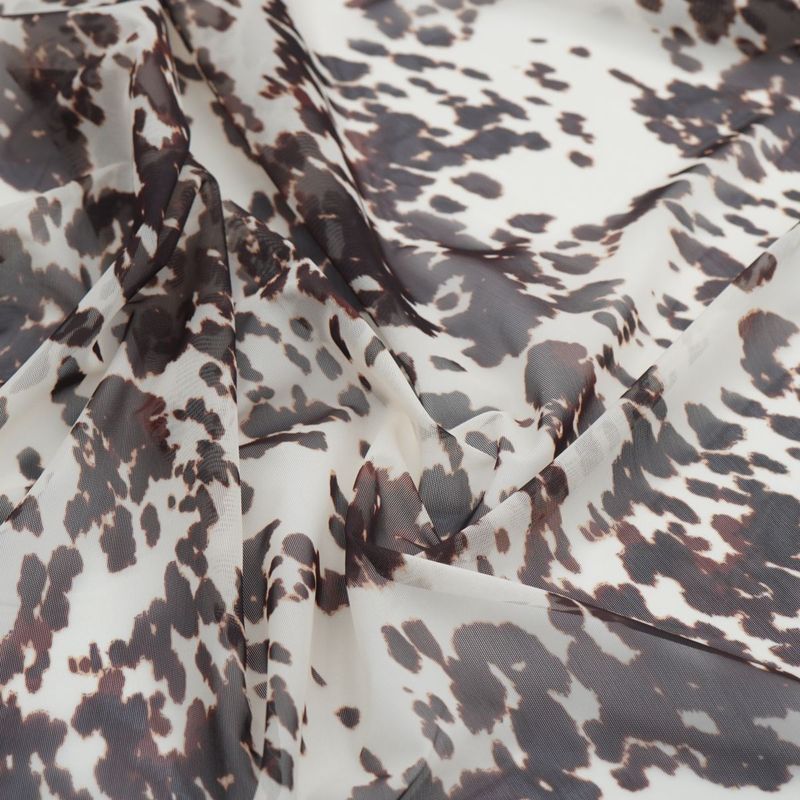 Printed stretch mesh with a pattern