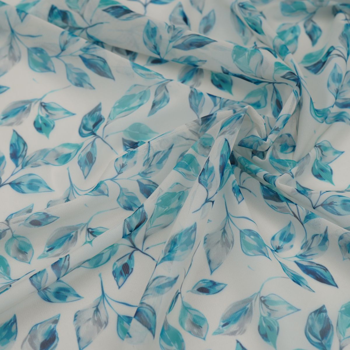 Printed stretch mesh with a pattern