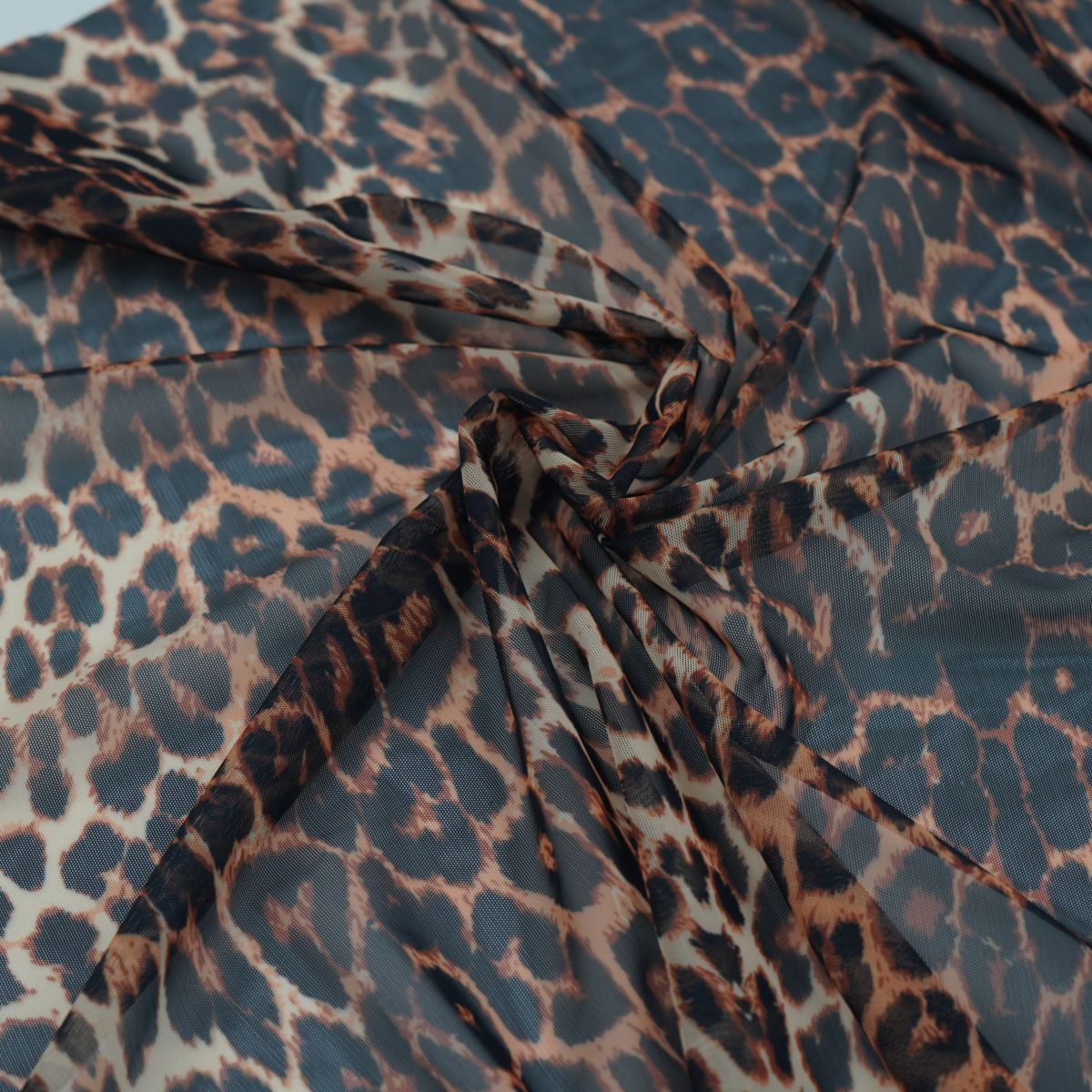 Printed stretch mesh with a pattern