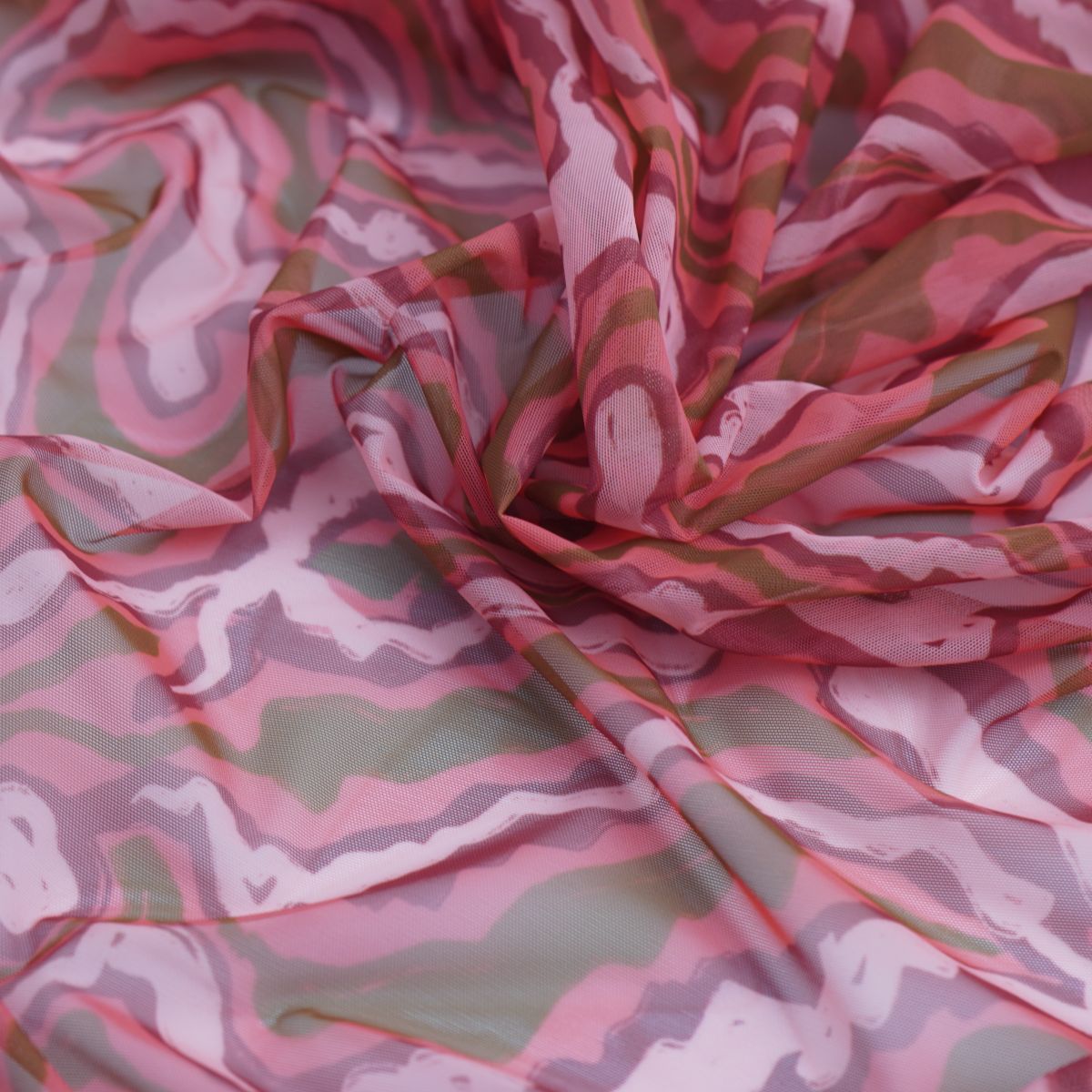 Printed stretch mesh with a pattern