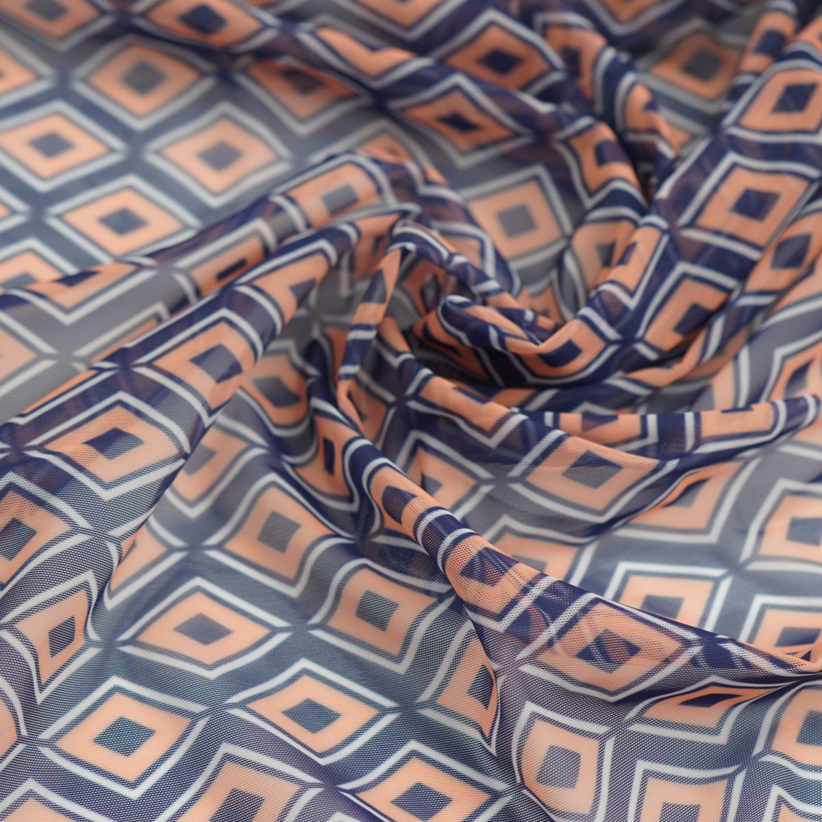 Printed stretch mesh with a pattern