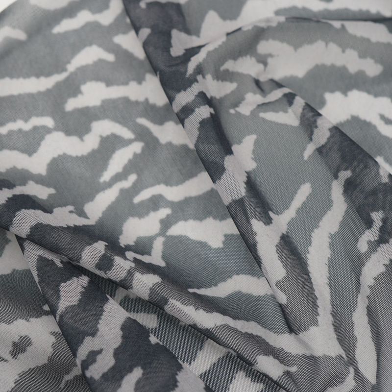 Printed stretch mesh with a pattern