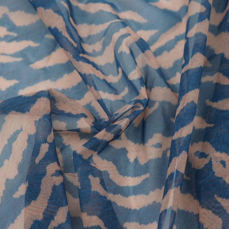 Printed stretch mesh with a pattern