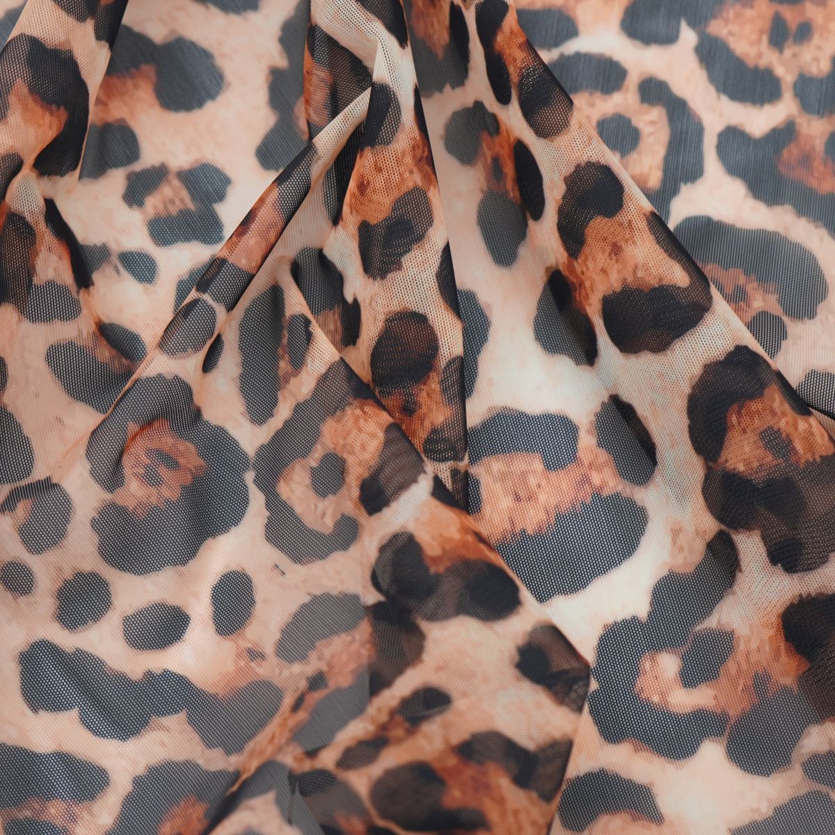 Printed stretch mesh with a pattern