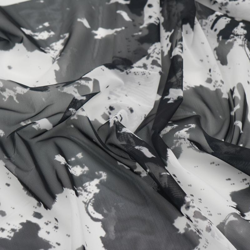 Printed stretch mesh with a pattern