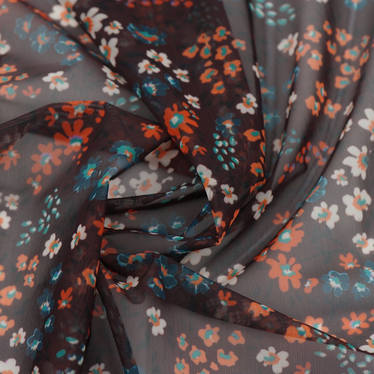 Printed stretch mesh with a pattern