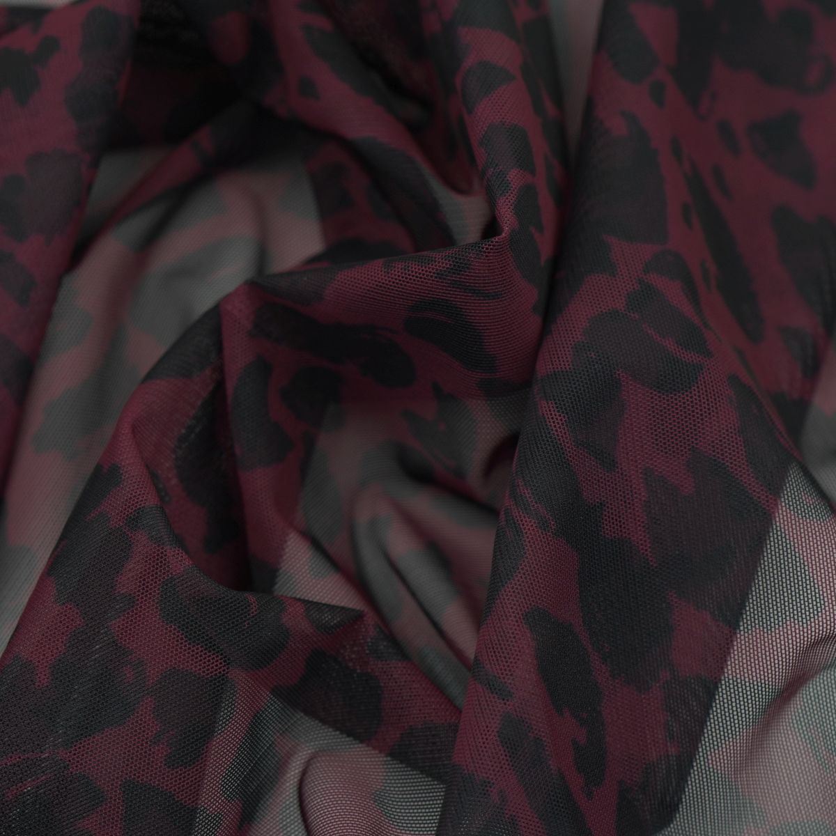 Printed stretch mesh with a pattern