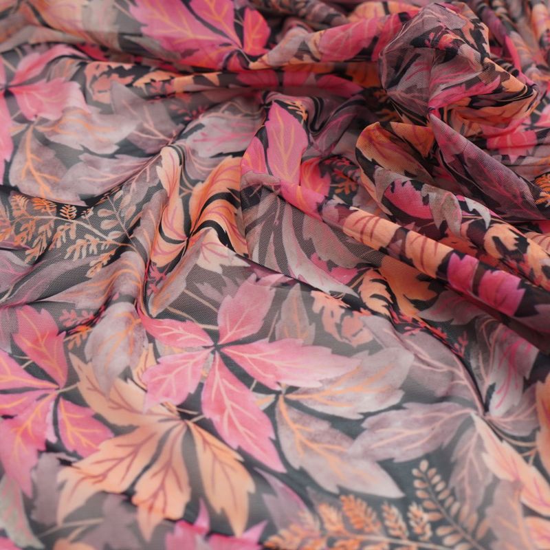 Printed stretch mesh with a pattern