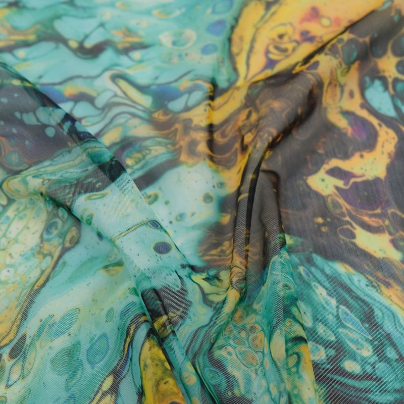 Printed stretch mesh with a pattern