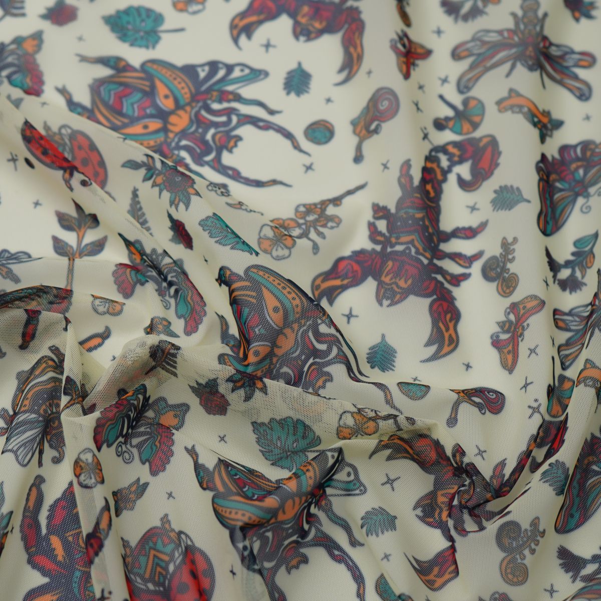 Printed stretch mesh with a pattern