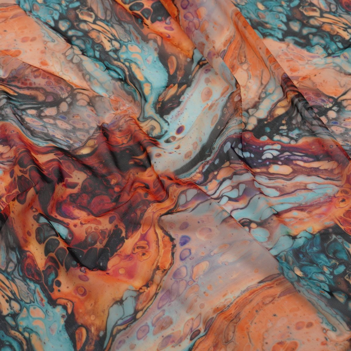 Printed stretch mesh with a pattern