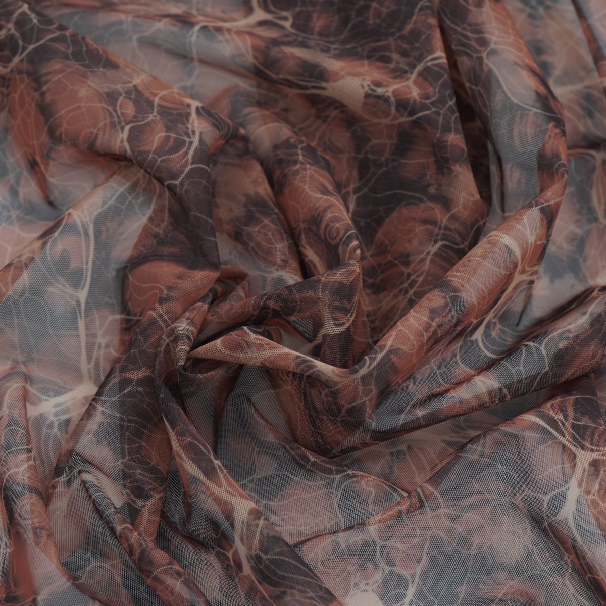 Printed stretch mesh with a pattern