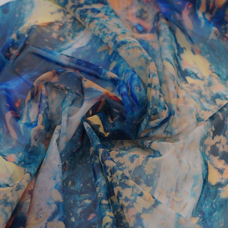 Printed stretch mesh with a pattern