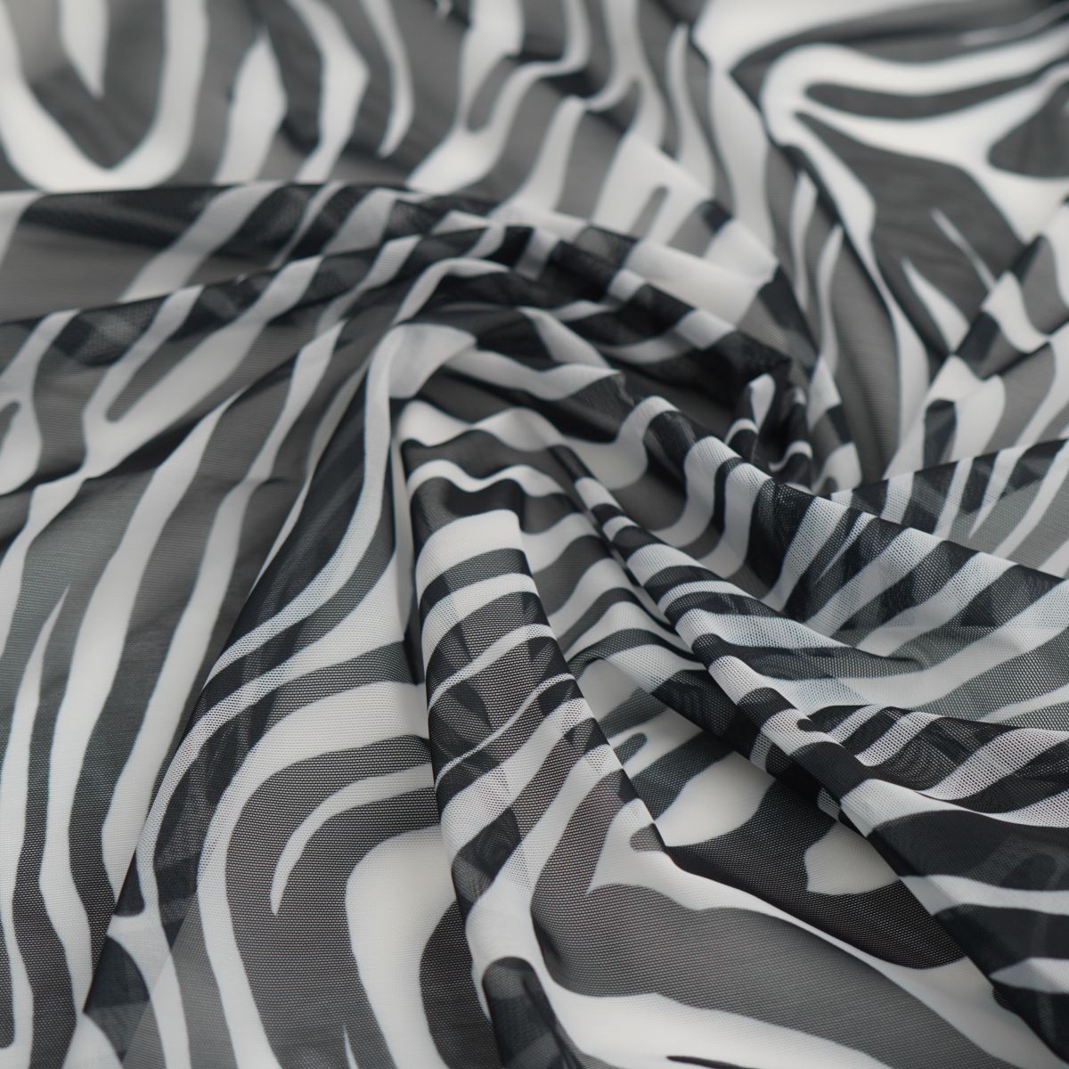 Printed stretch mesh with a pattern