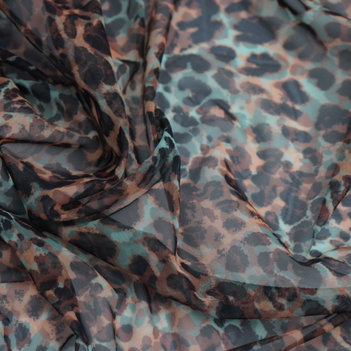 Printed stretch mesh with a pattern