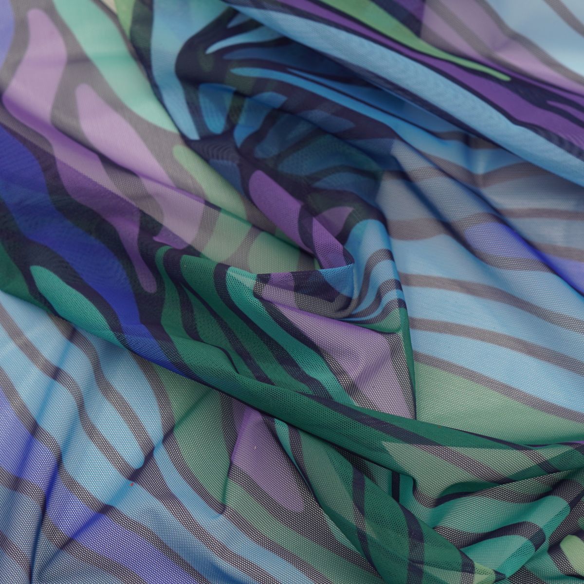 Printed stretch mesh with a pattern