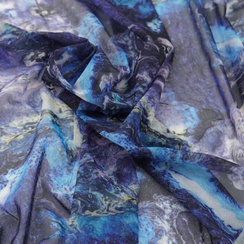 Printed stretch mesh with a pattern