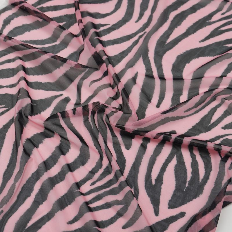 Printed stretch mesh with a pattern