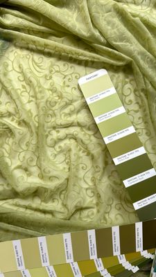 Malla Stretch Verde Pálido con Flores Flocadas