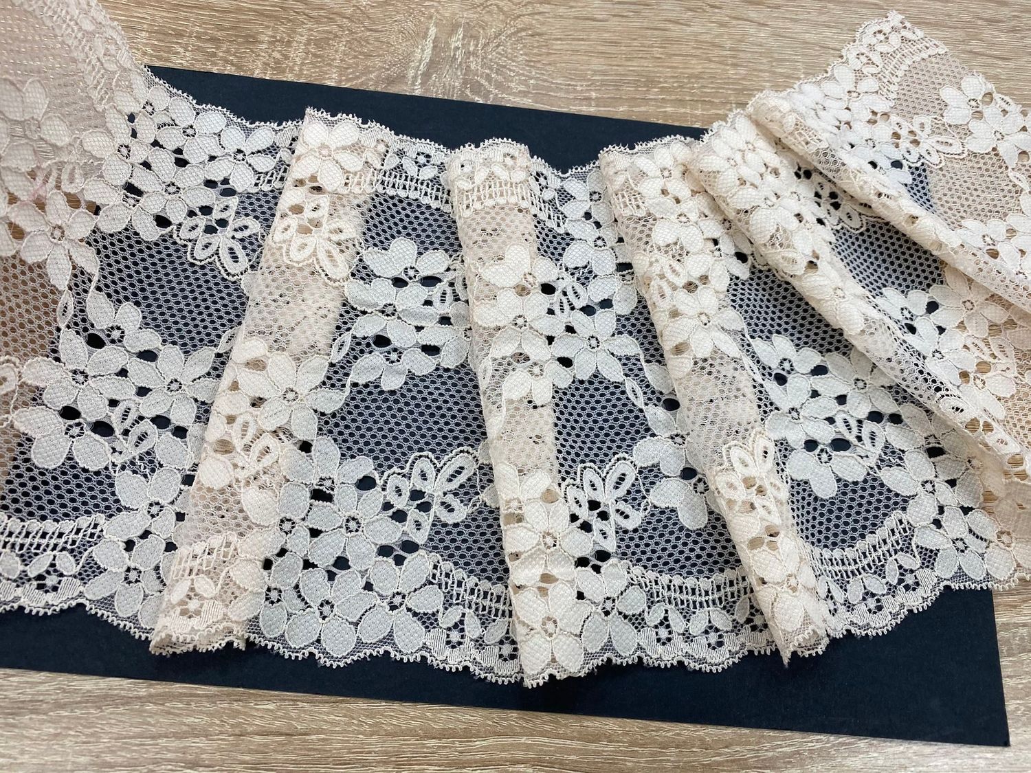 Elastic lace TM-6024 peach-beige