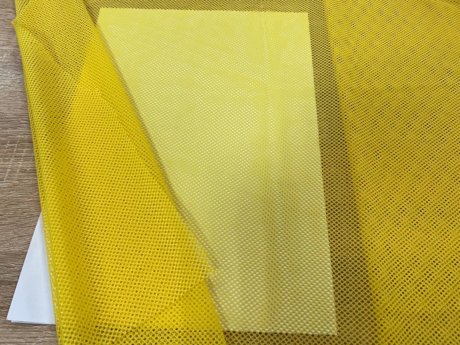 Elastic large-cell mesh XU-341083 yellow