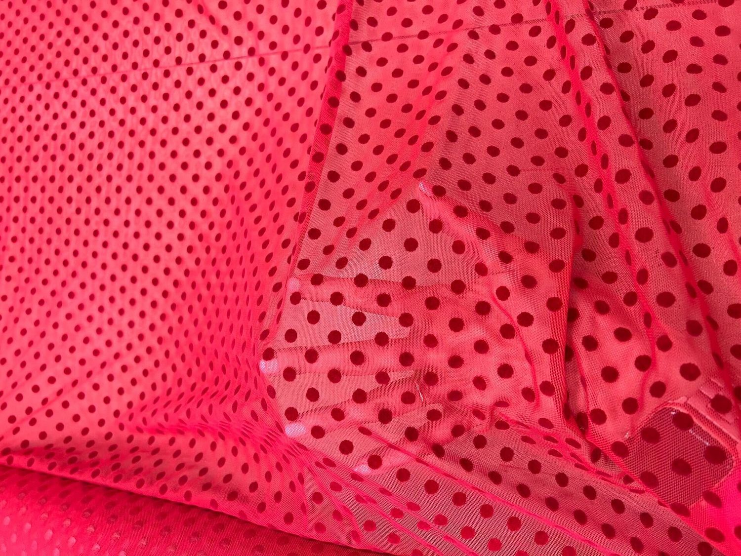 Flock elastic mesh red polka dot 8mm 1 meter