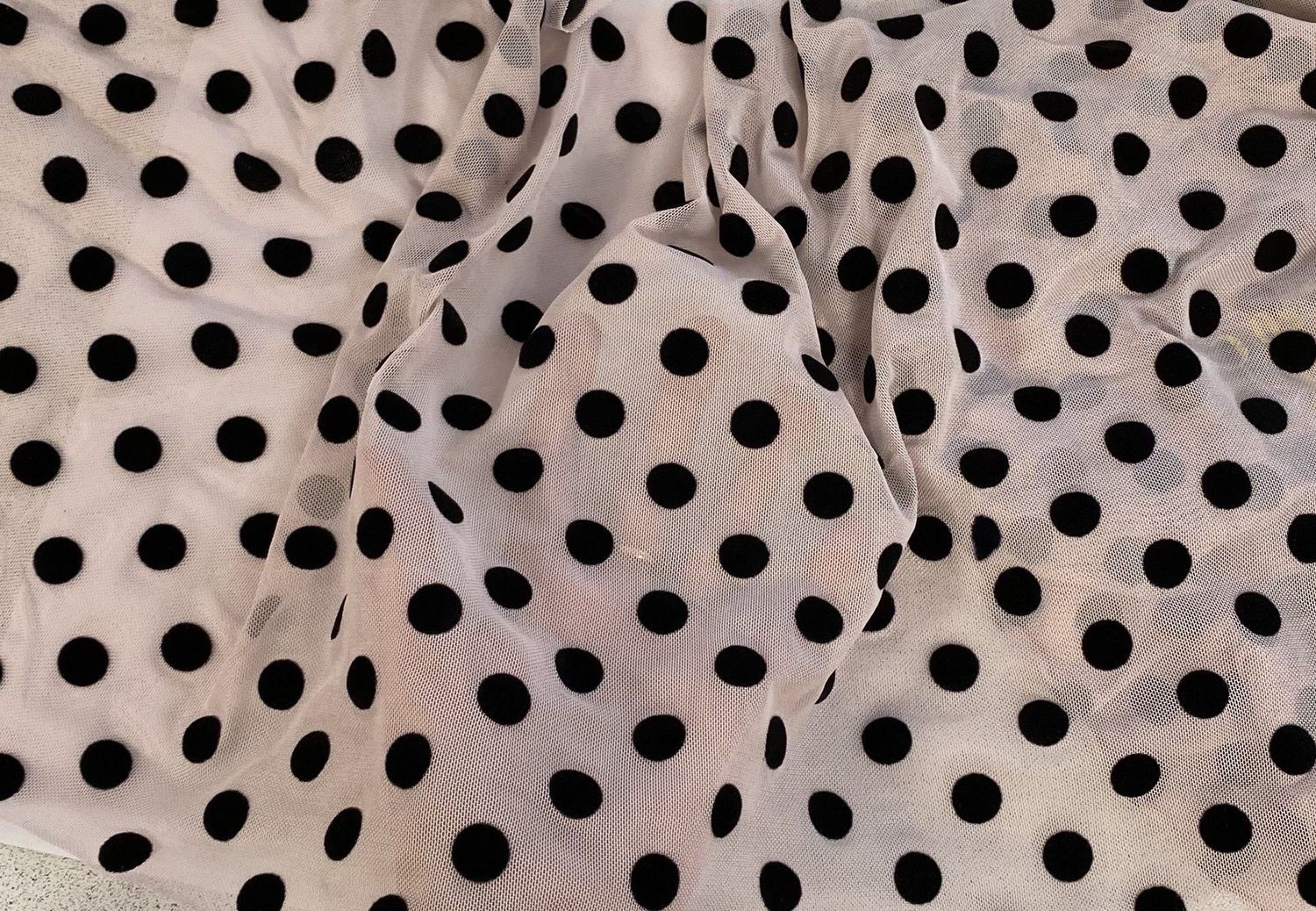 Flock elastic mesh dusty pink/black, polka dot 1 meter
