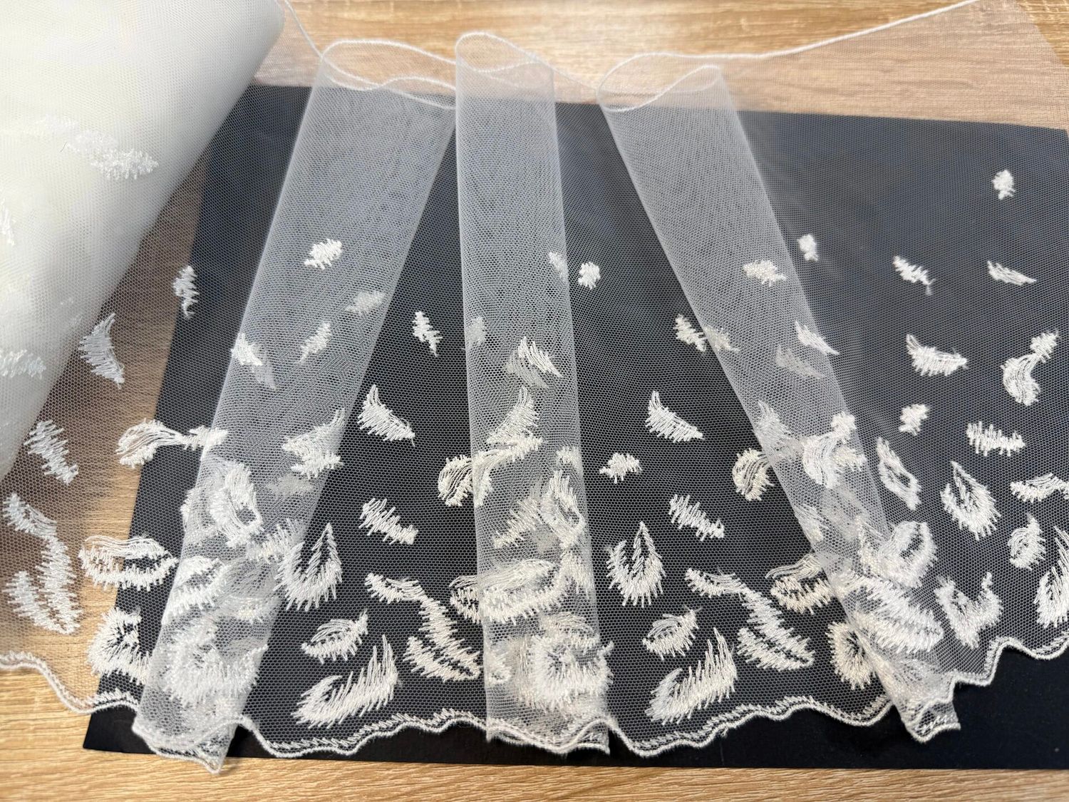 Embroidered mesh lace OM-377 ecru