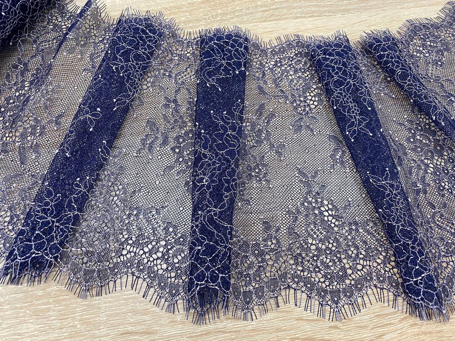 Chantilly lace dark.blue/dusty pink(22 x 300)