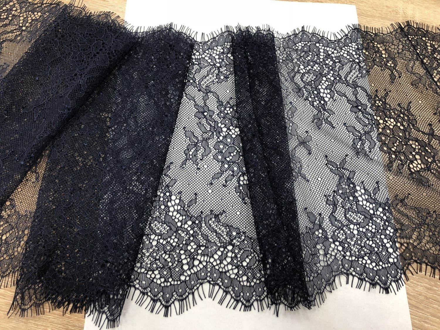 Chantilly lace dark.blue (23 x 300)