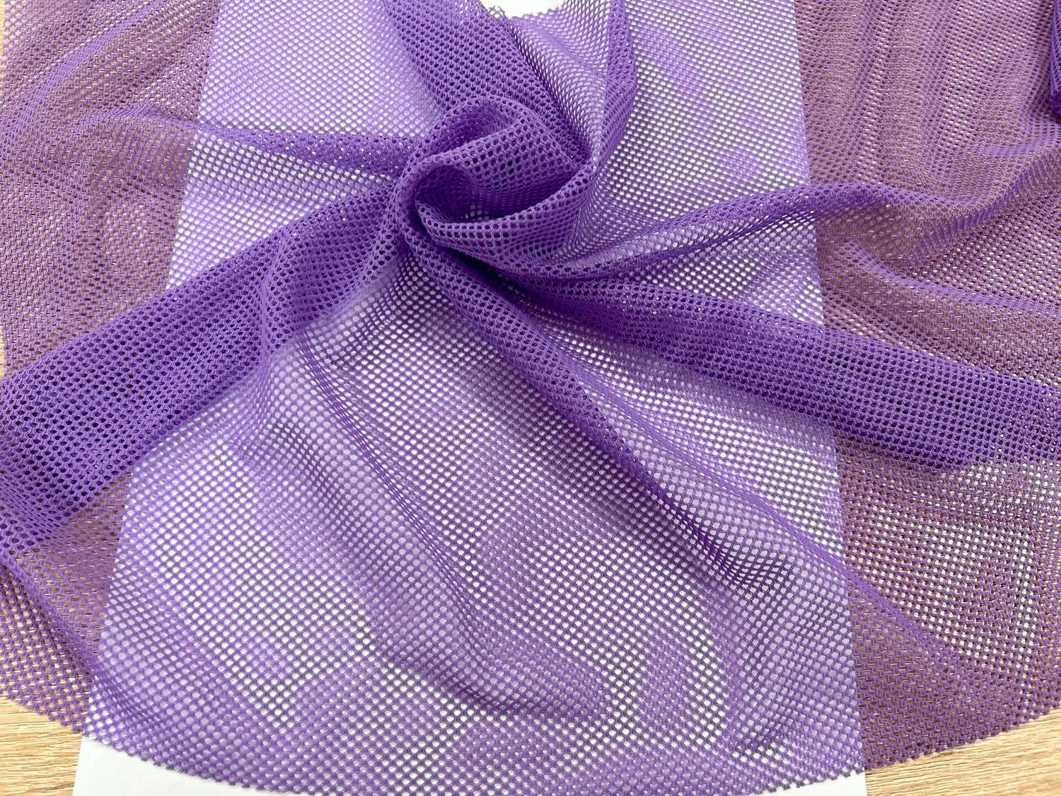 Elastic large-cell mesh lavender 1meter