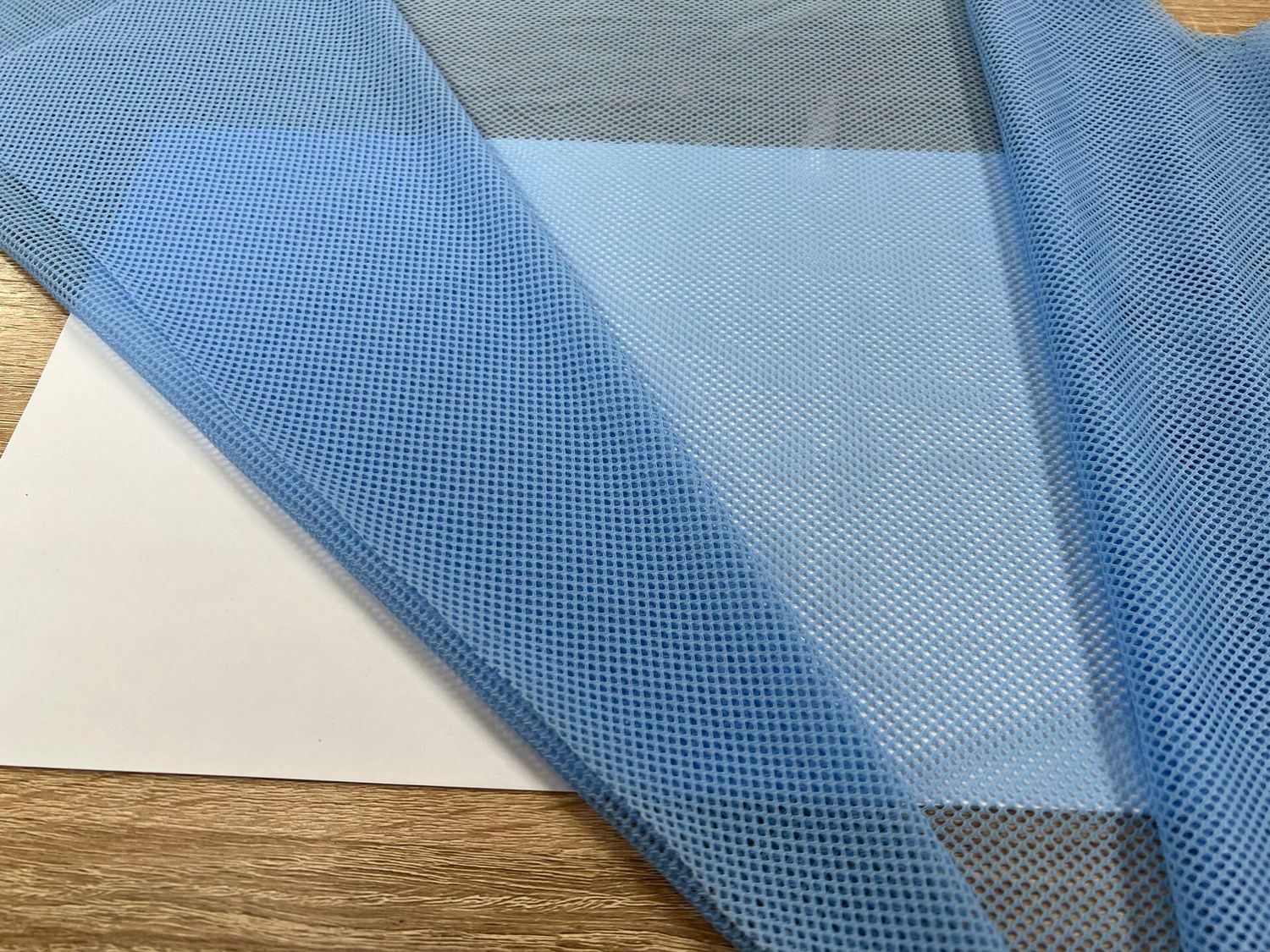 Elastic large-cell mesh sky blue 1meter