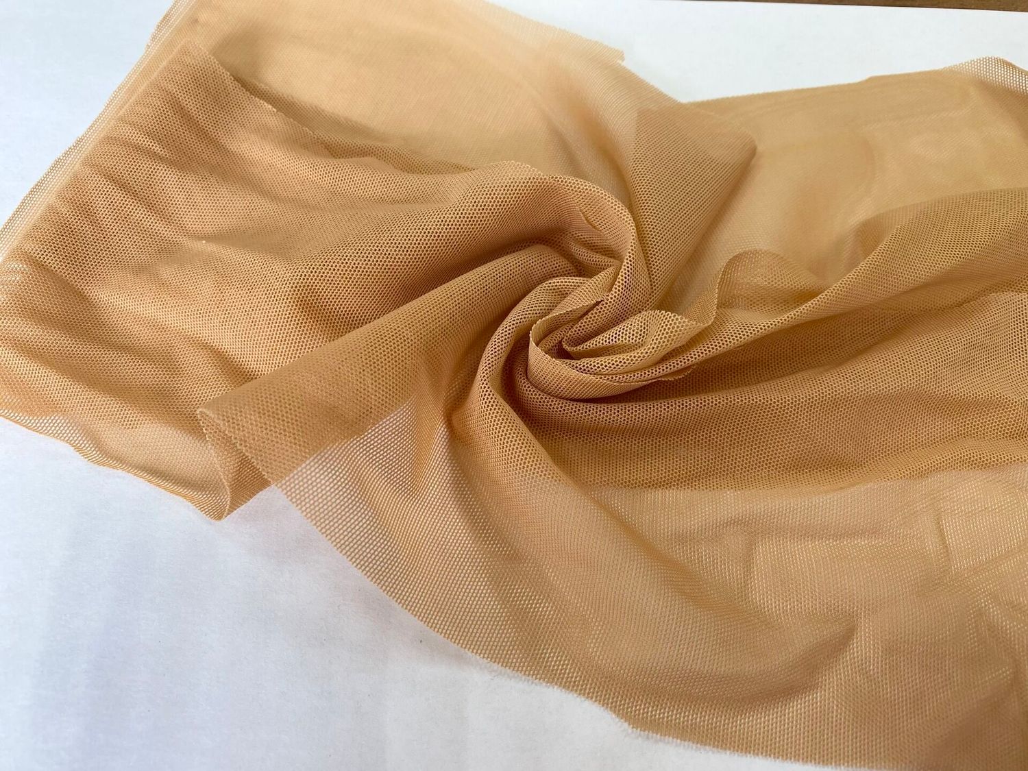 Elastic mesh dark beige 1 meter