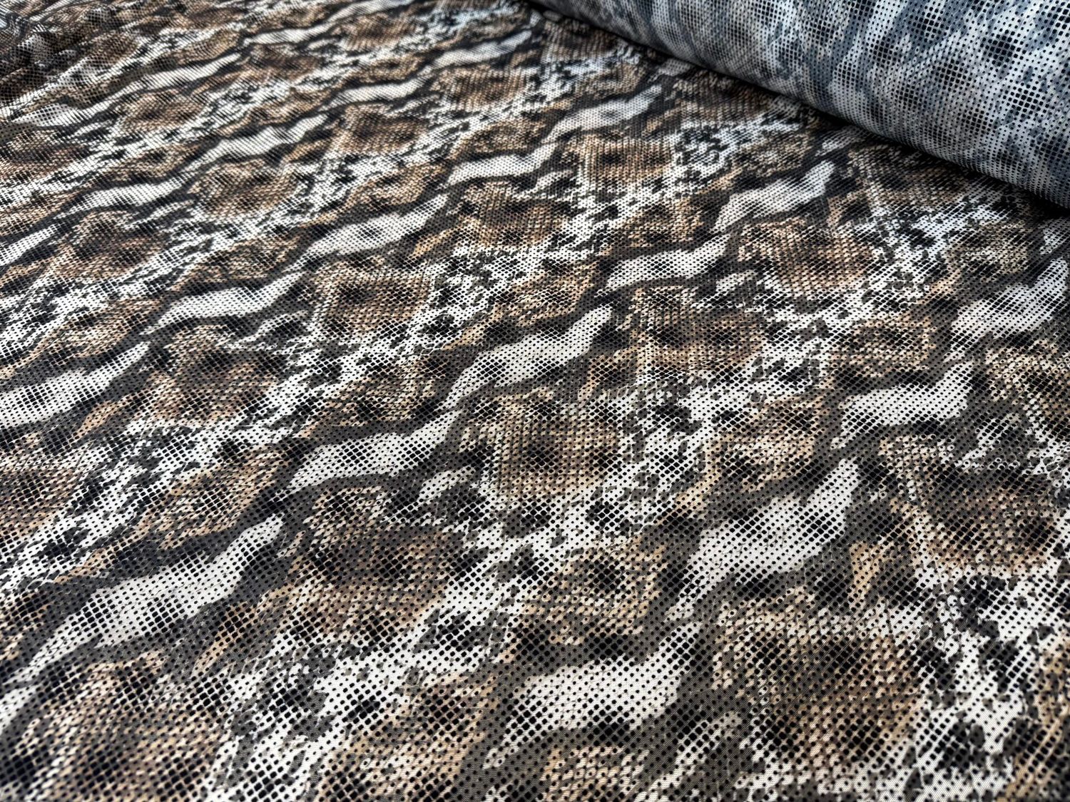 Printed elastic mesh python/flock black 1 meter