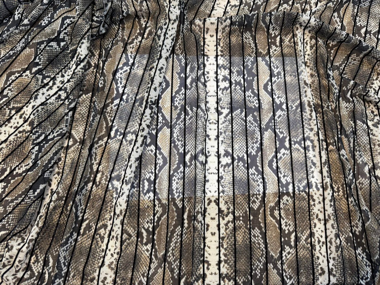 Printed elastic mesh python/stripe black flock 1 meter
