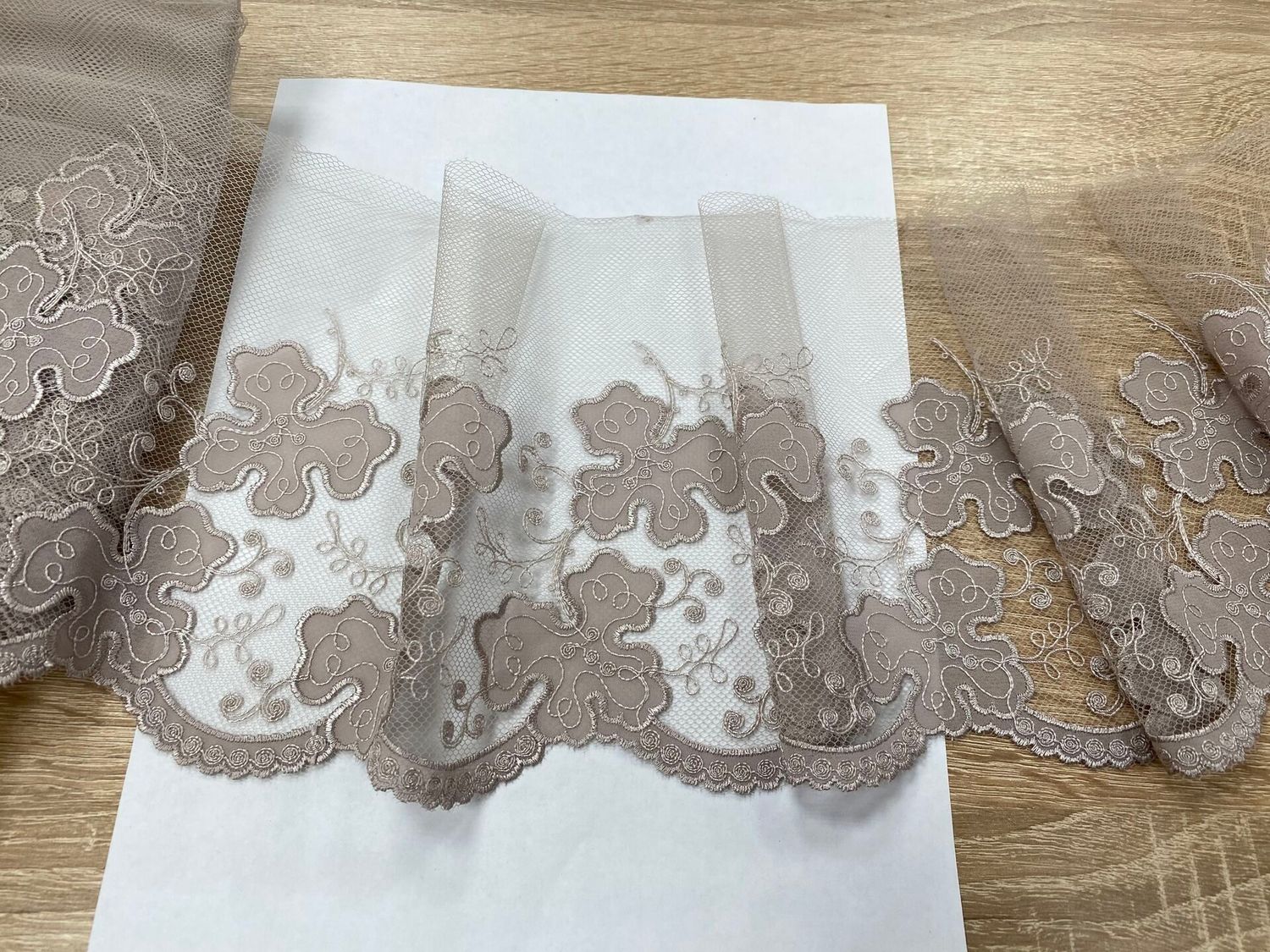 Embroidered mesh lace OS-9003/17cm grey-beige