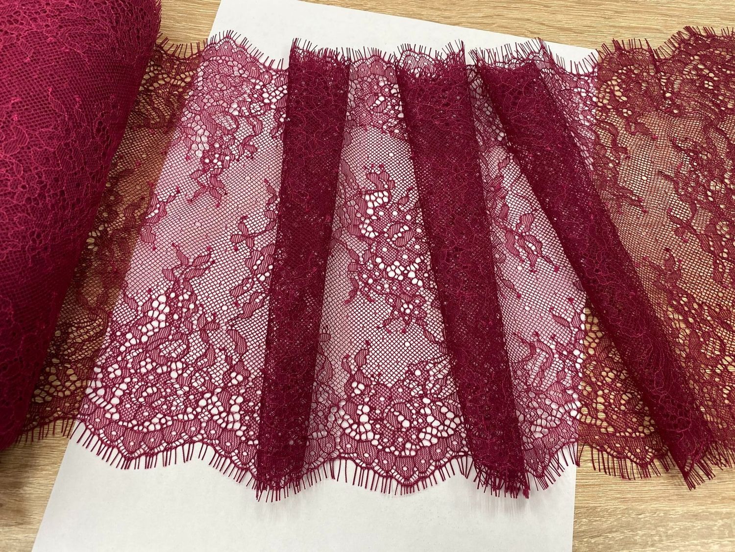 Chantilly lace lingonberry (23 x 300)