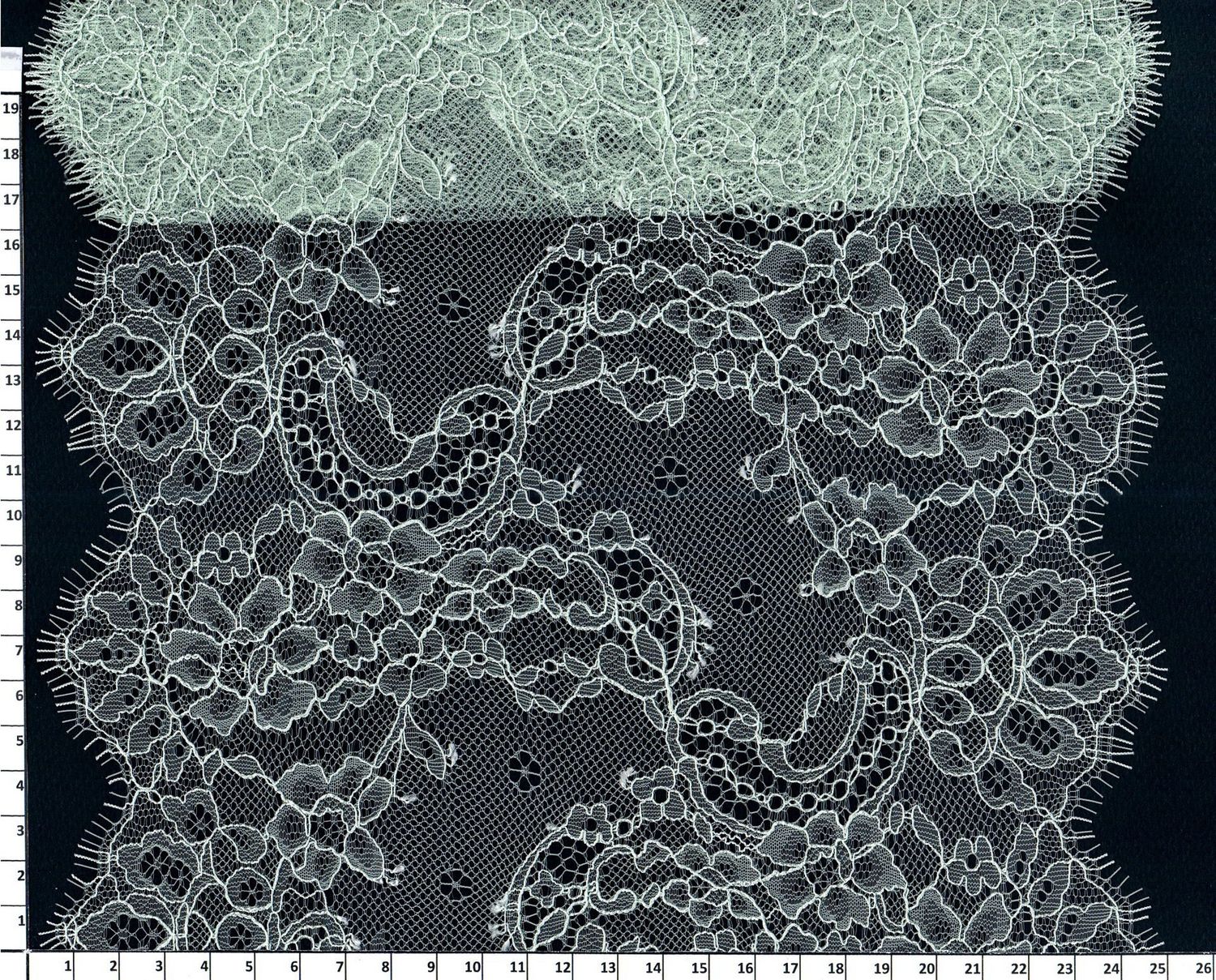 Chantilly lace Z-802 snow mint (24 x 300cm)