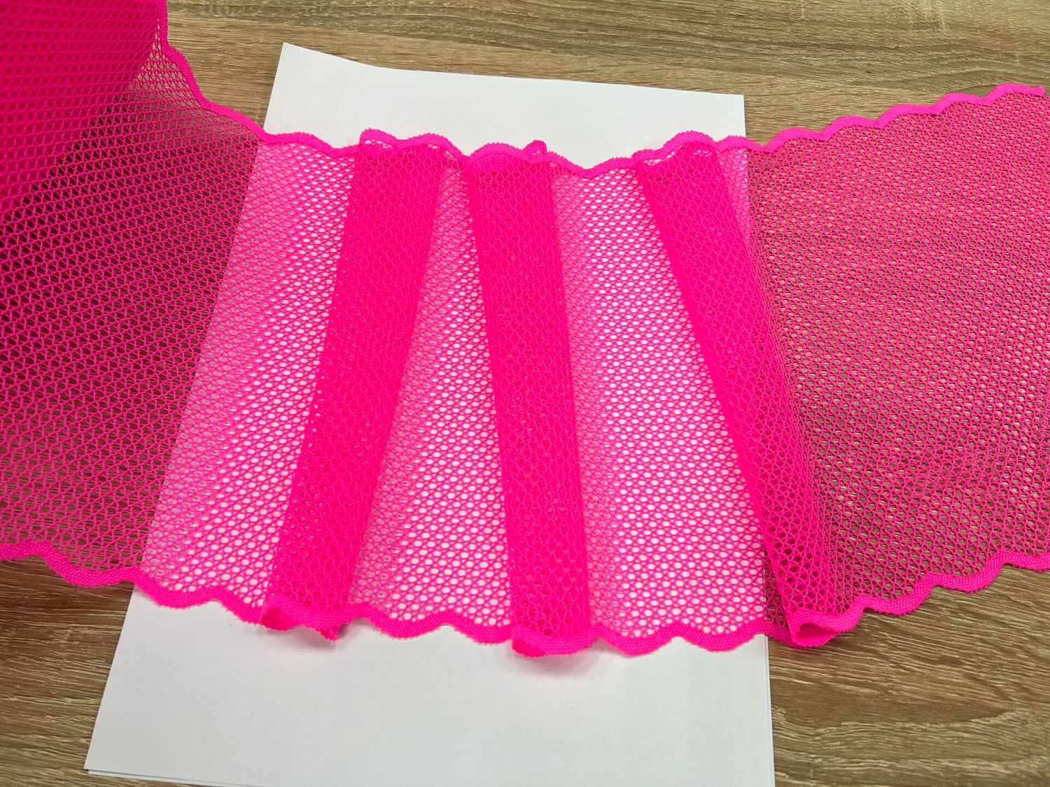 Elastic lace E3670 pink neon (lace large cell new)