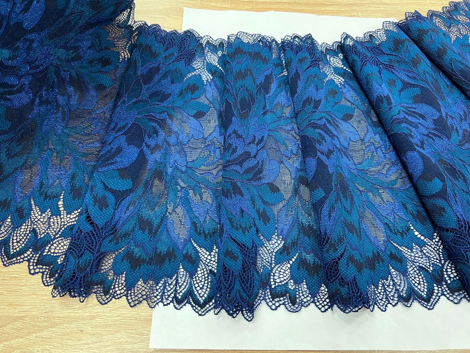 Elastic lace E4313-1 dark.blue/cornflower/sea green