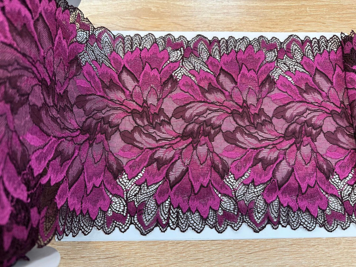 Elastic lace E4313-2 fig/lingonberry