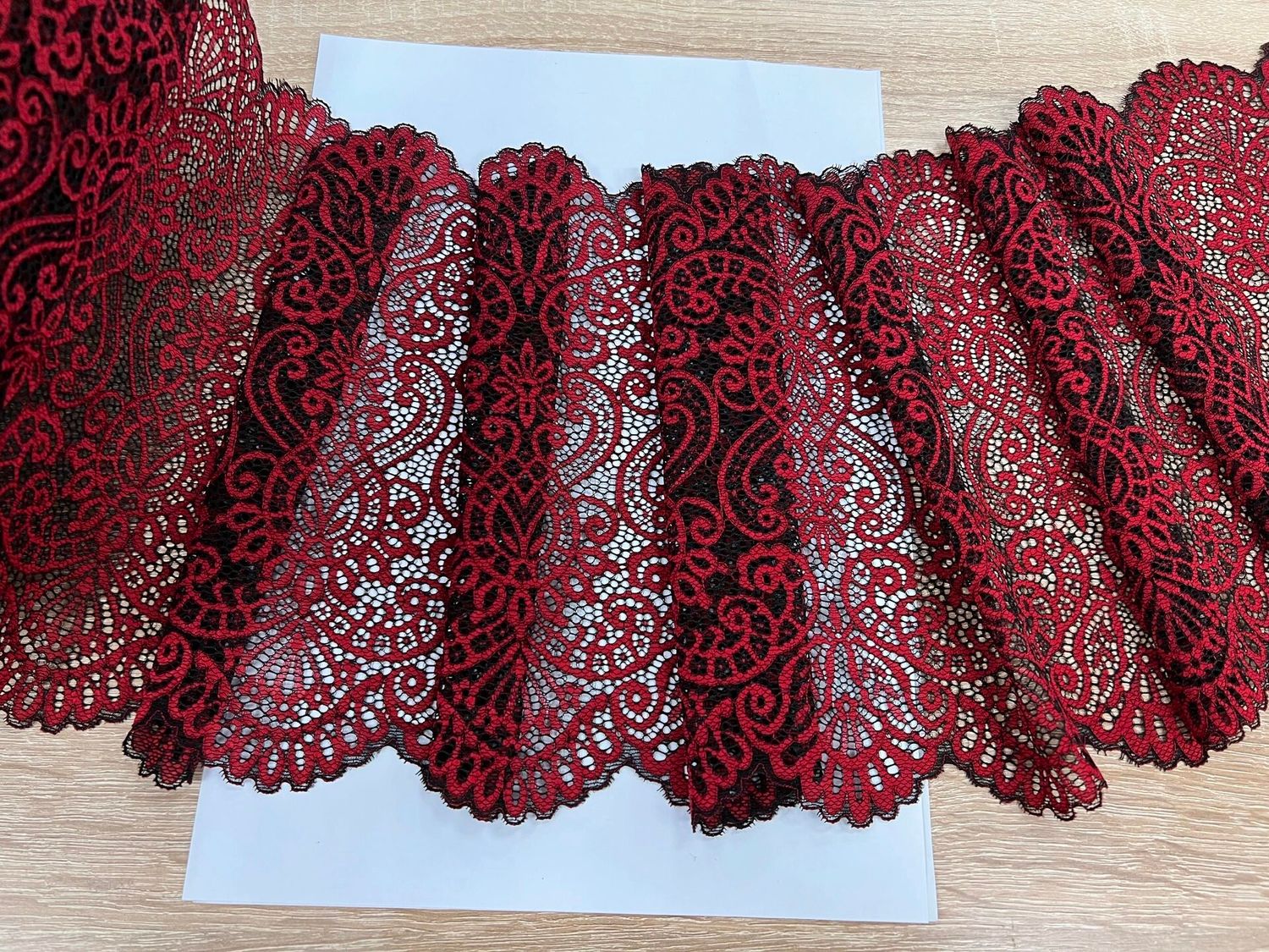 Elastic lace black/red 22cm