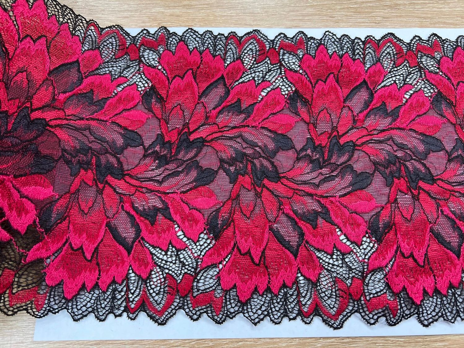 Elastic lace E4313-2 black/red/raspberry-red