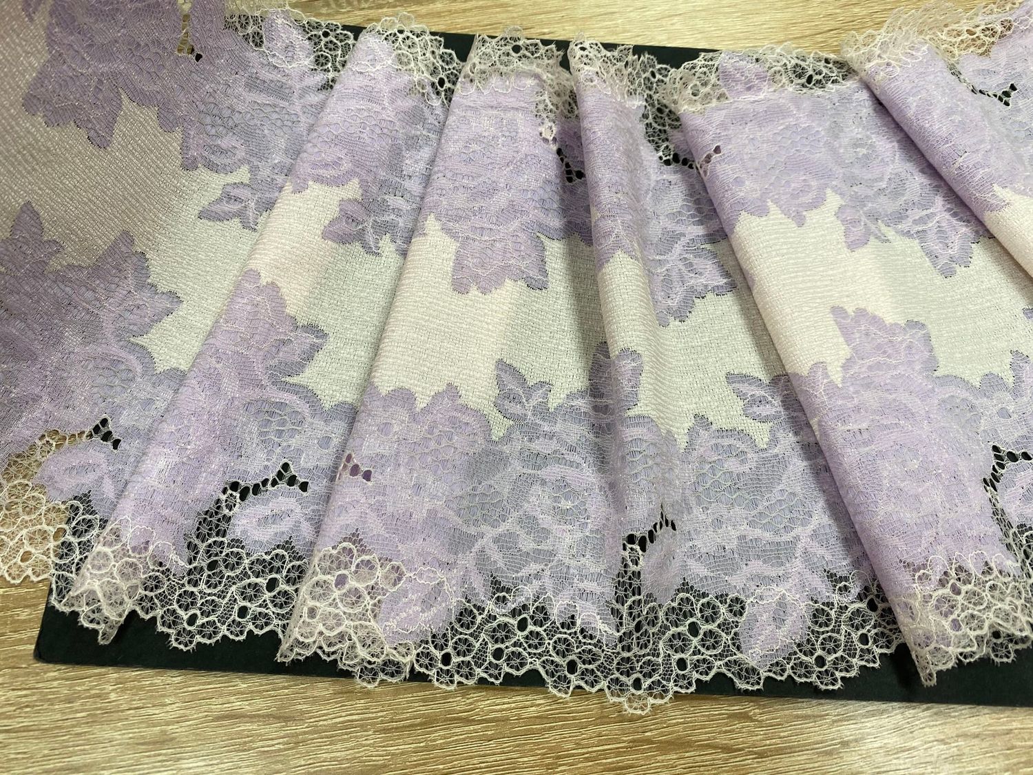 Elastic lace peach-beige/lilac 20cm