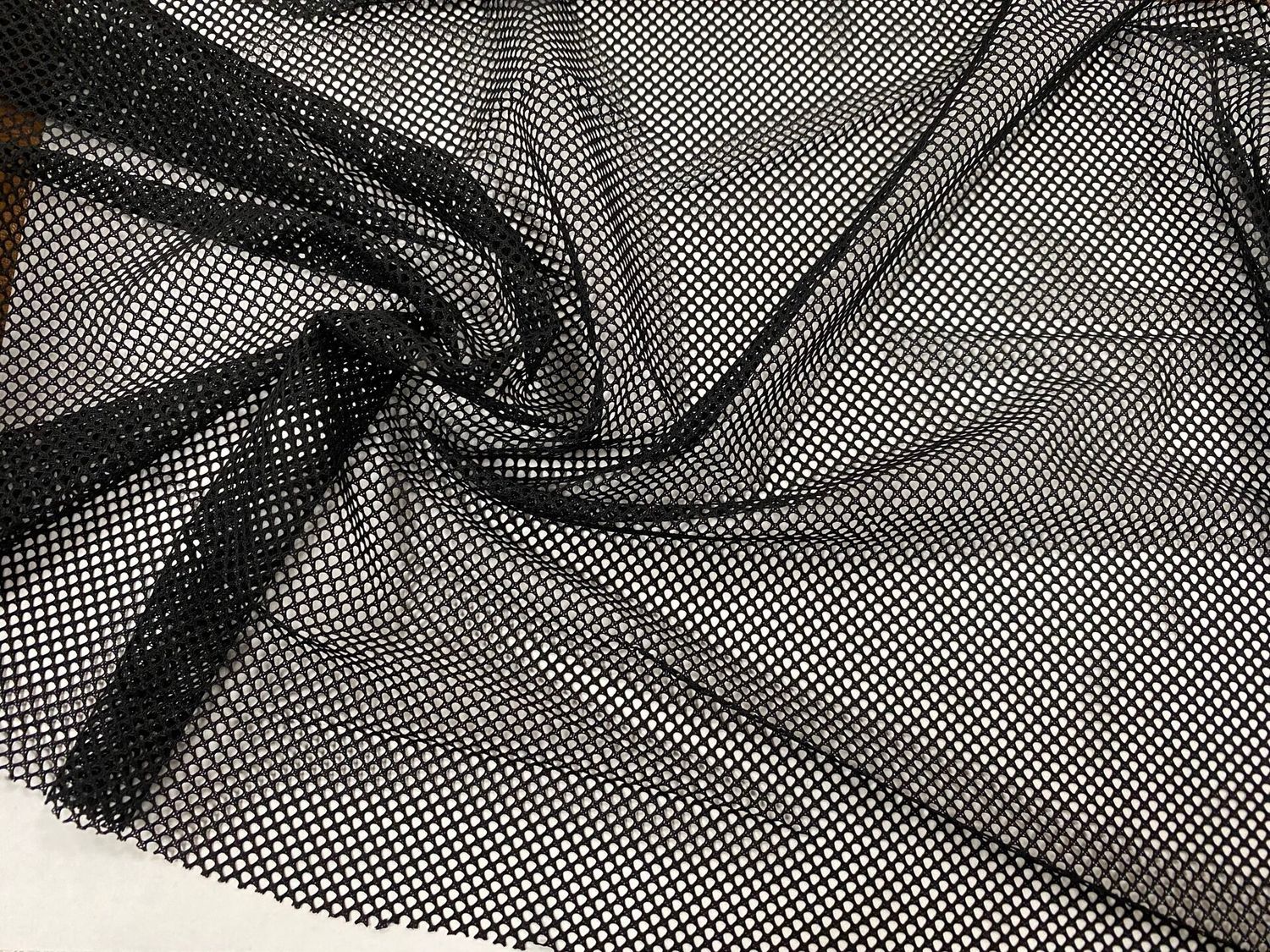 Elastic large-cell mesh black large cell 1meter