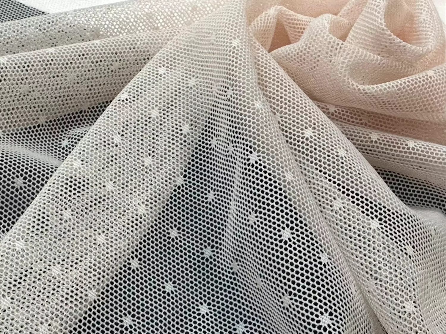 Elastic dot mesh 01122 2mm peony